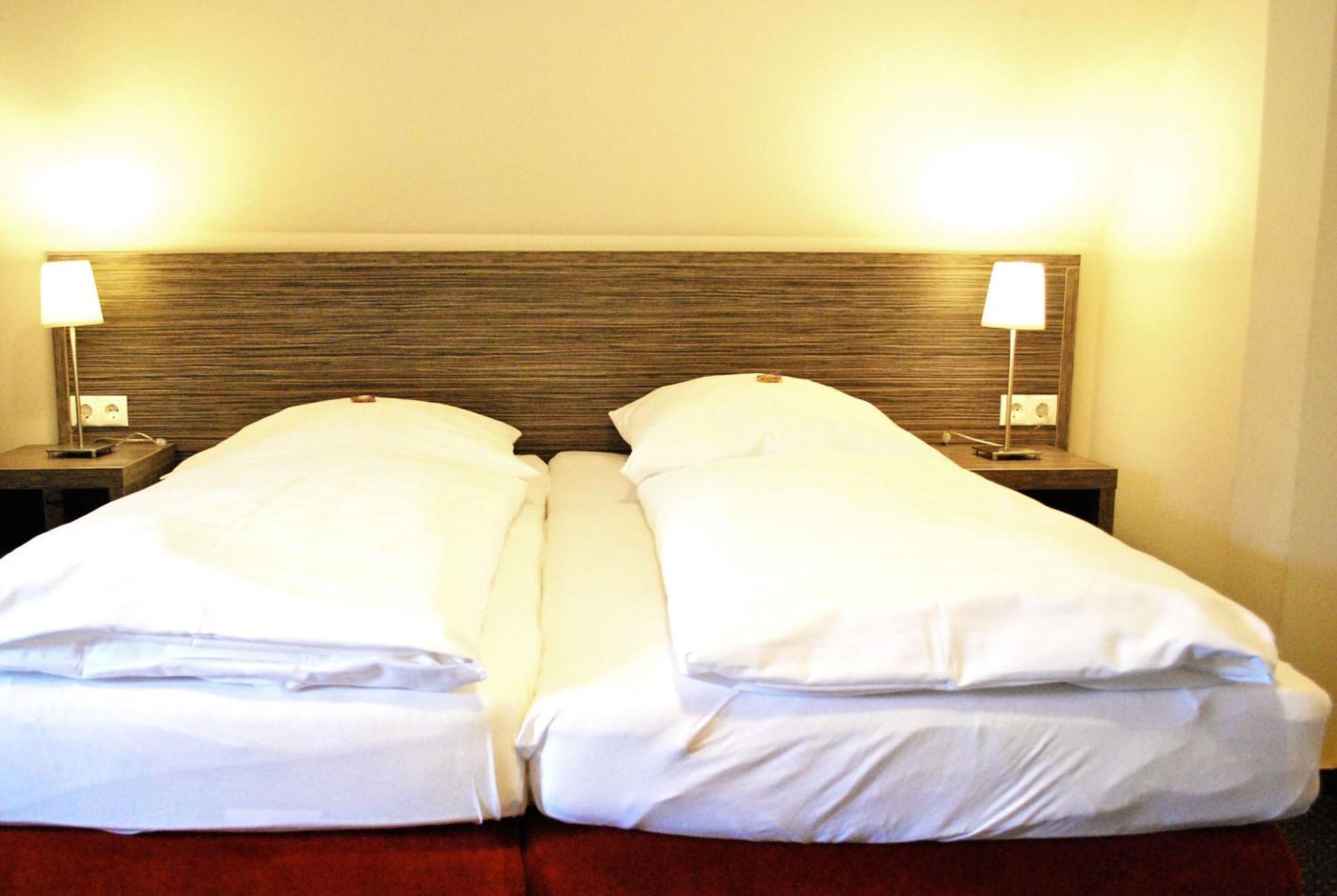 Hotel Dietrichsdorfer Hof Киль Экстерьер фото